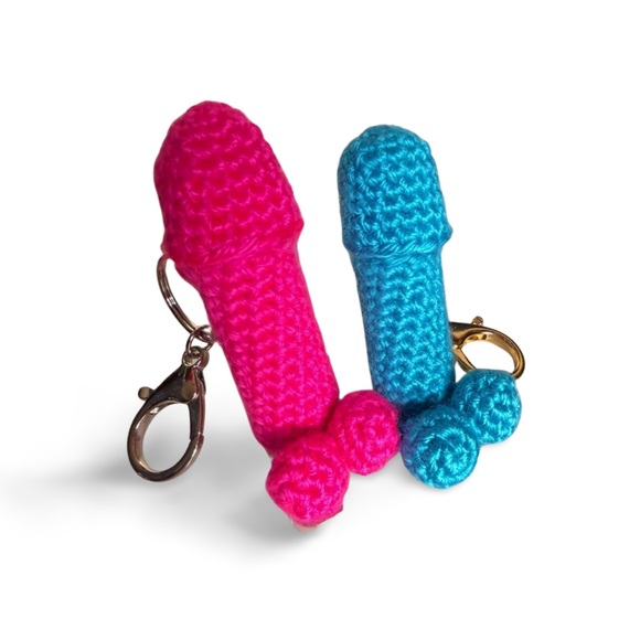 🍆BUY NOW🍆Handmade Cheeky Crochet Chapstick Holder Keychain - Picture 2 of 10